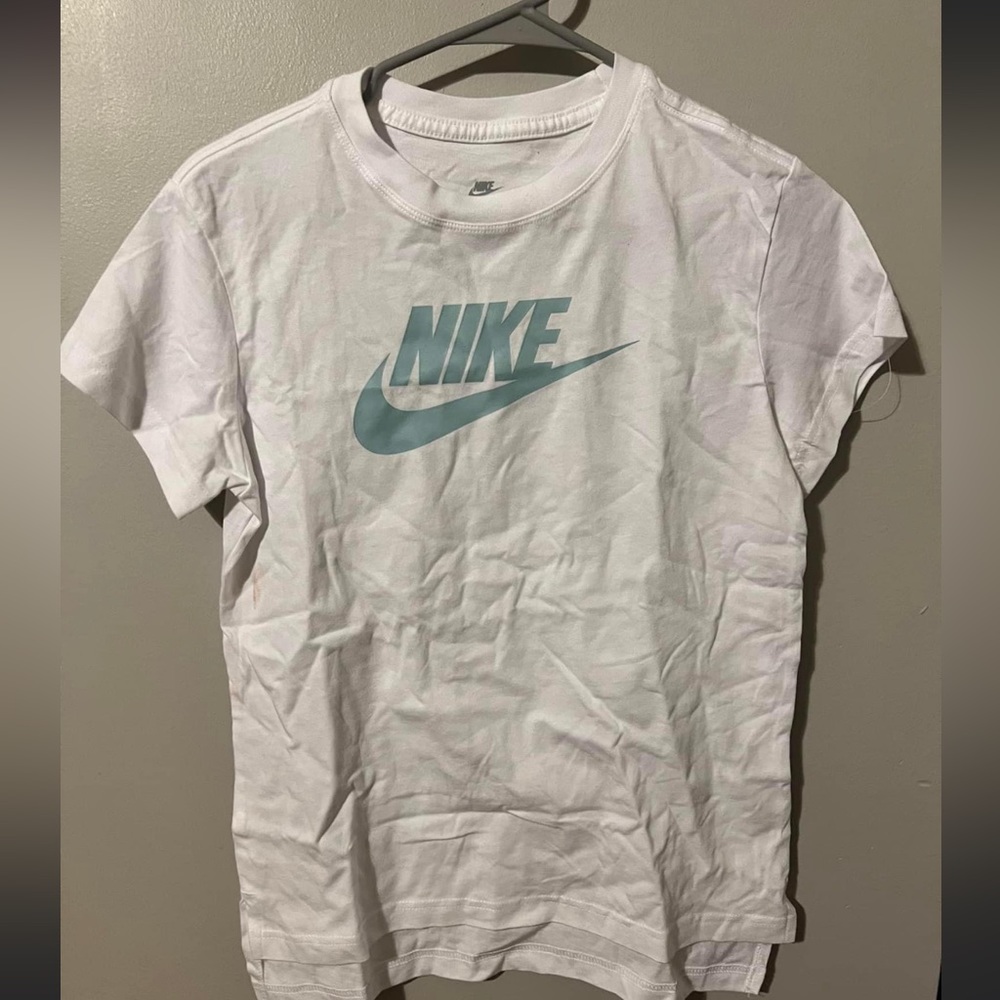 GIRLS NIKE T SHIRT